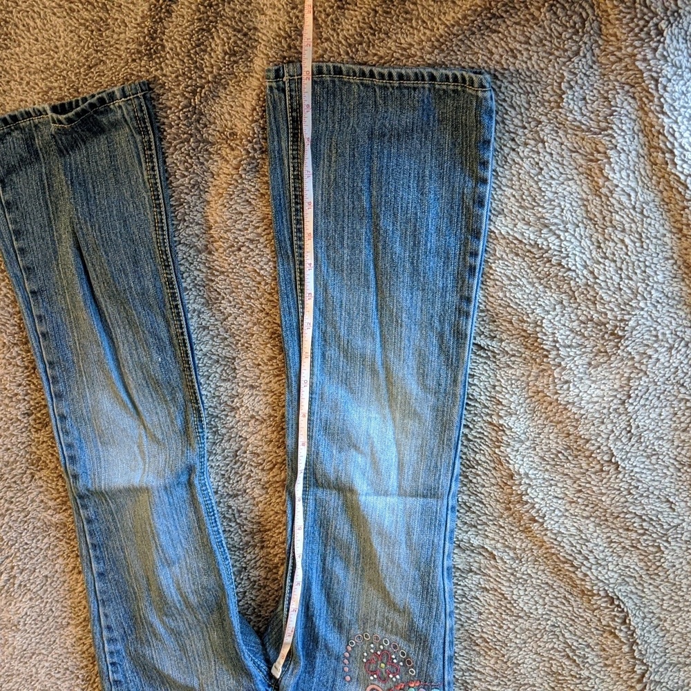 π» Embroidered Jeans - Picture 10 of 12